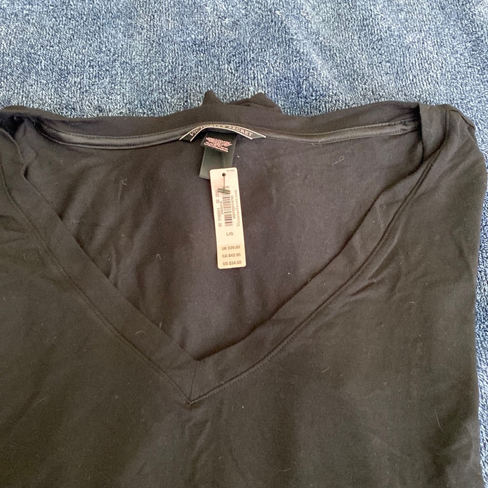 Victoria’s Secret V neck t-shirt NWT